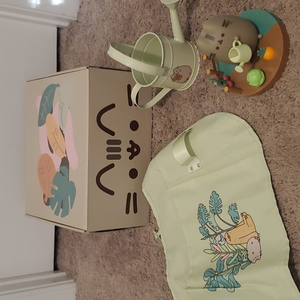 Pusheen 2022 gardening box